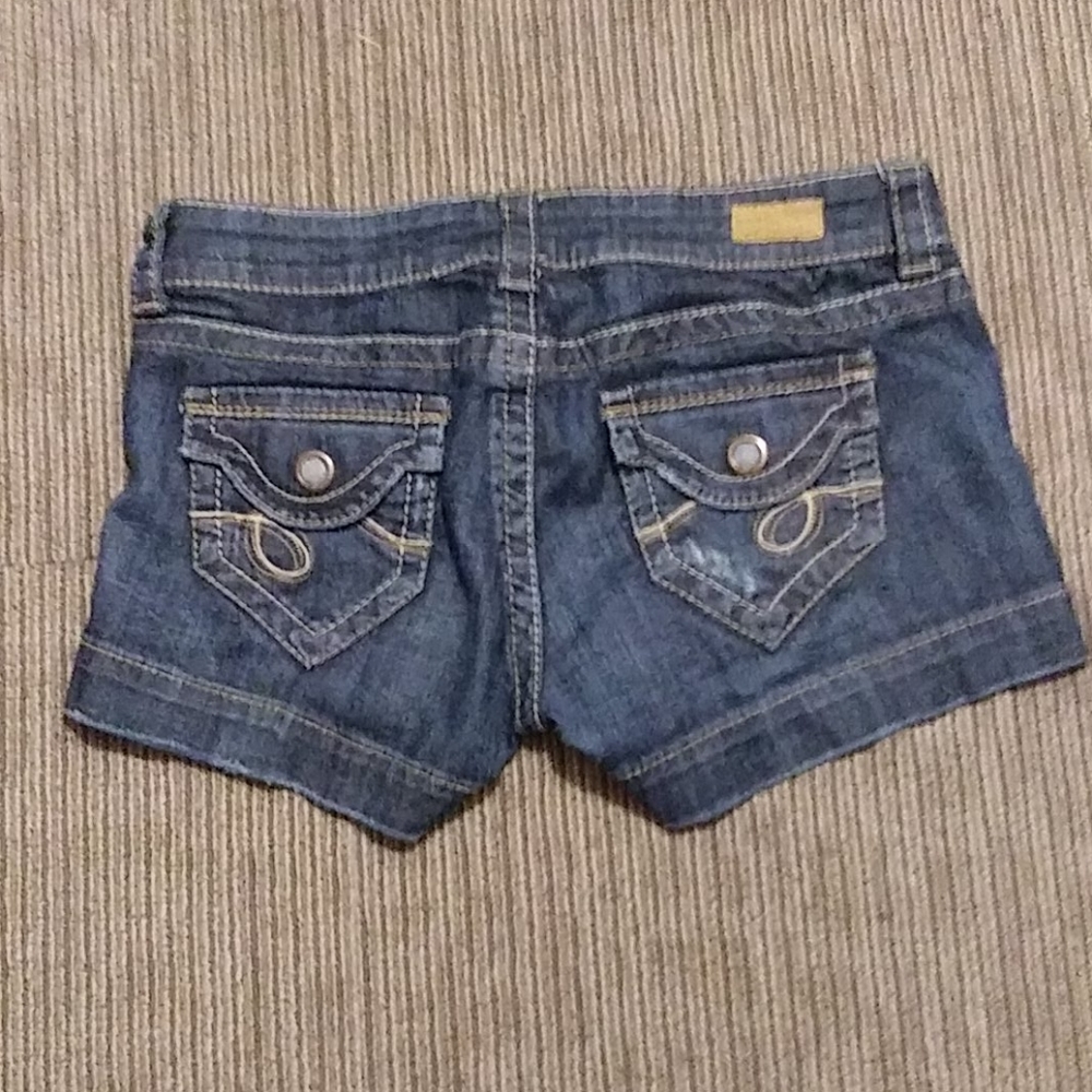 Shorts - Picture 2 of 3